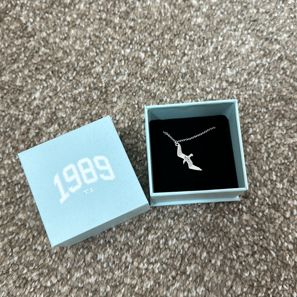 NWT Taylor Swift 1989 Seagull Necklace
